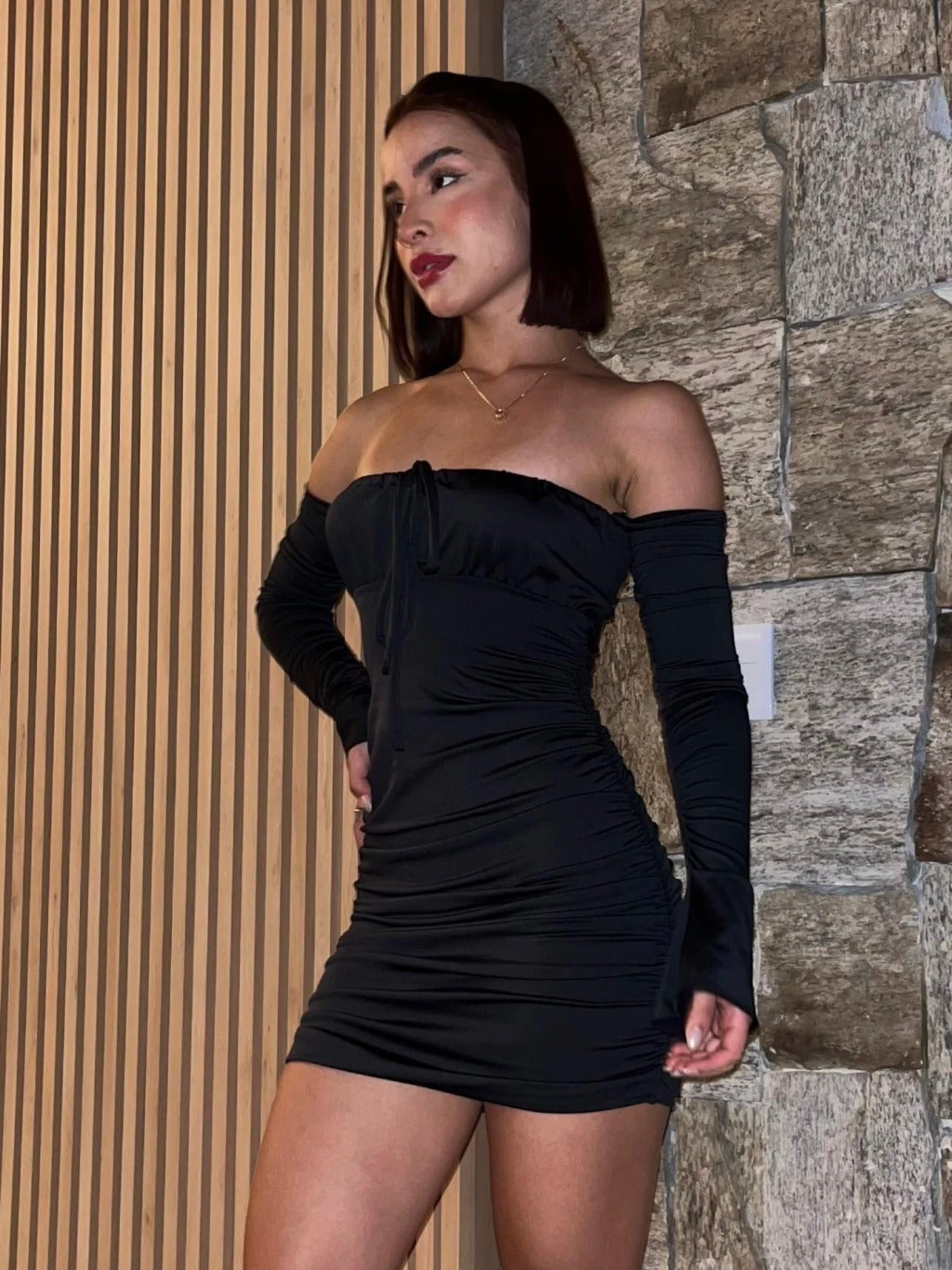 Vestido Curto Ombro a Ombro Preto